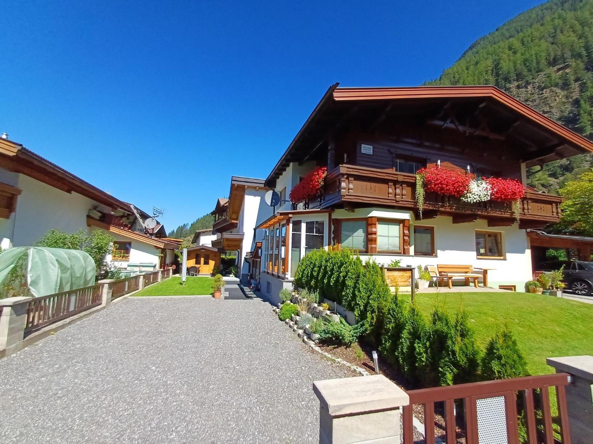 Modern Apartment In Langenfeld Near Ski Area Kültér fotó