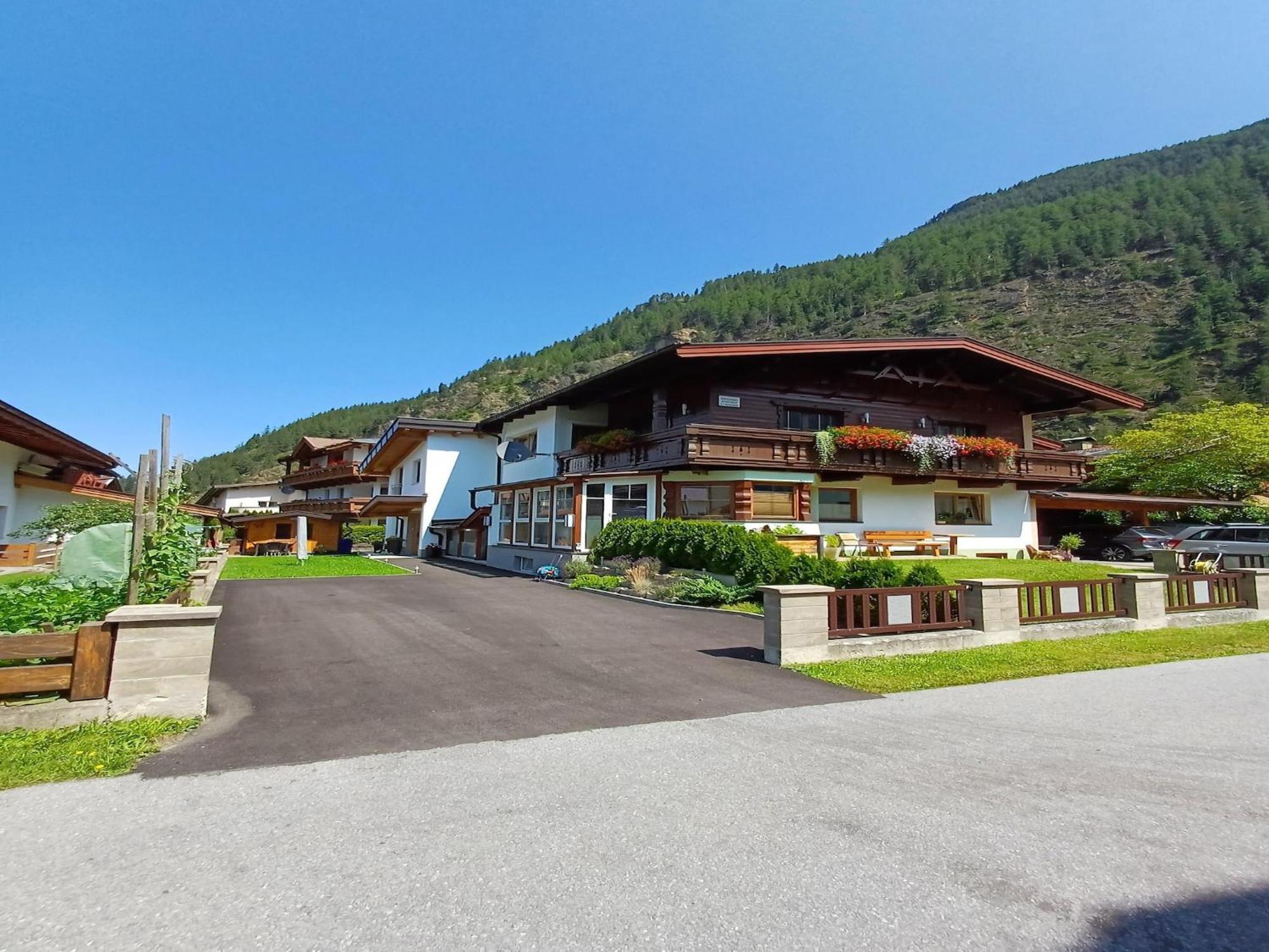 Modern Apartment In Langenfeld Near Ski Area Kültér fotó